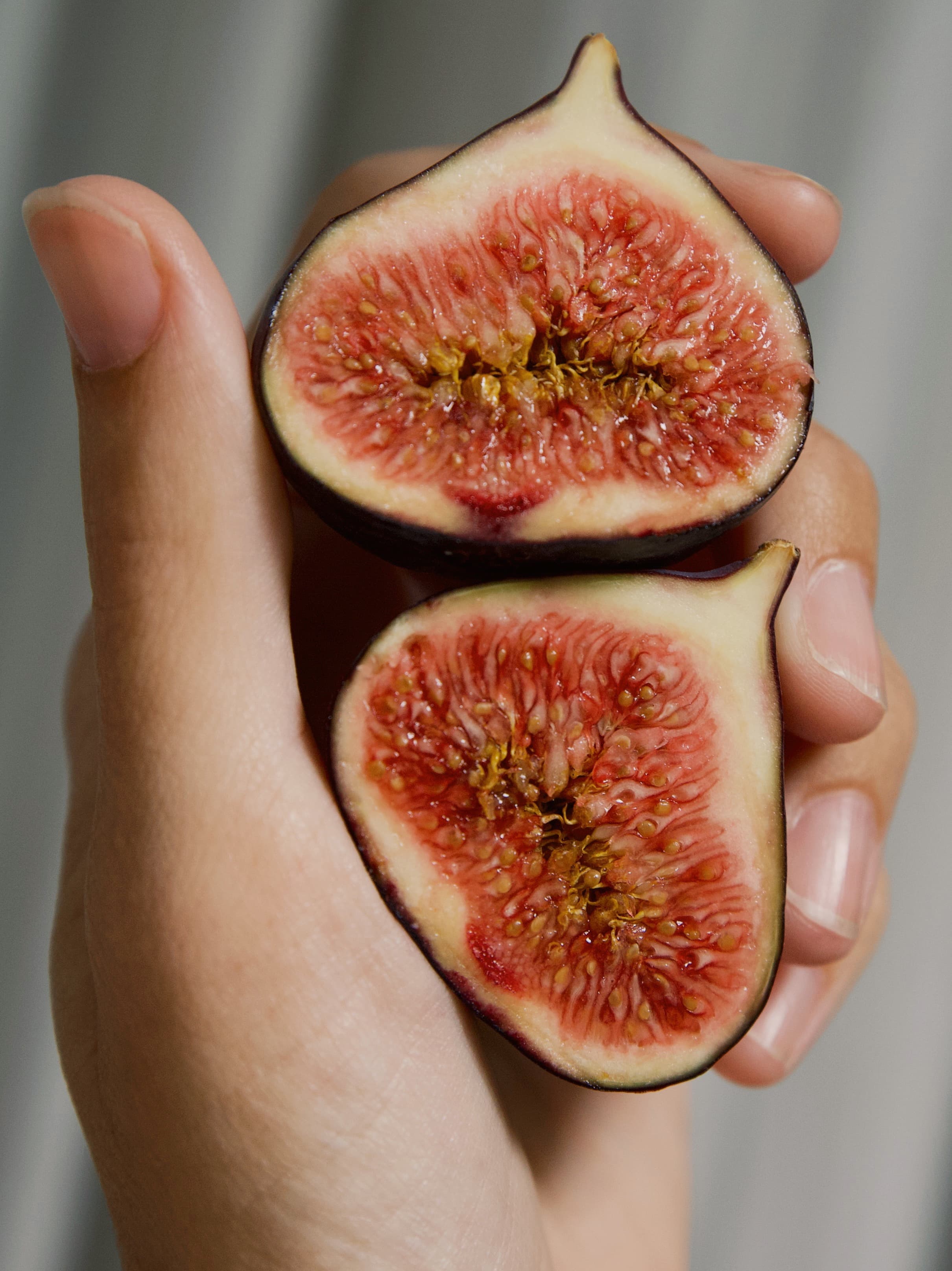 Velvet Fig by MOZA ISACK — Close-up of the Eau de Parfum bottle, velvety fig and rose notes