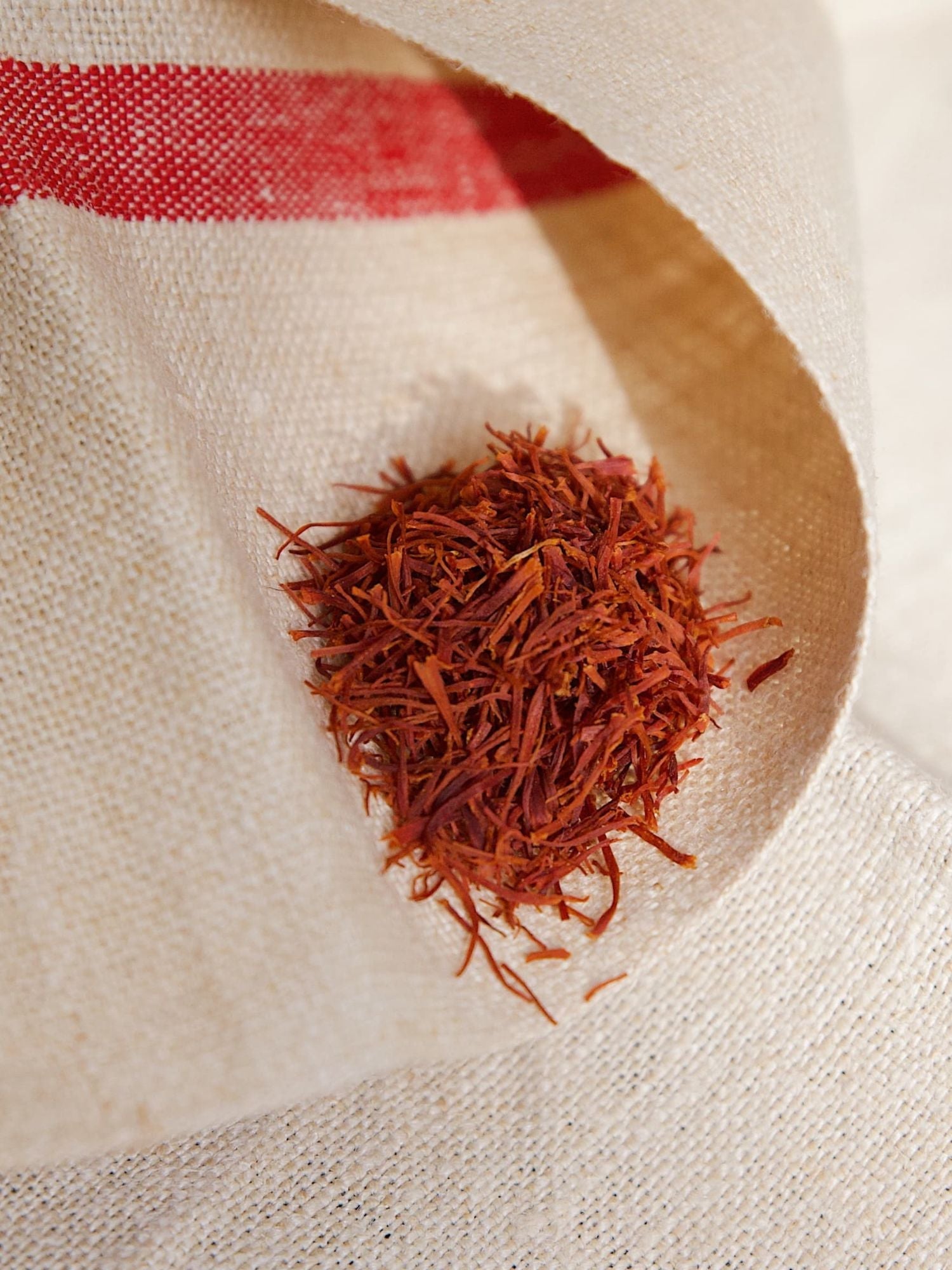 Head note illustration — Saffron Cult MOZA ISACK — saffron, bergamot and juniper berries